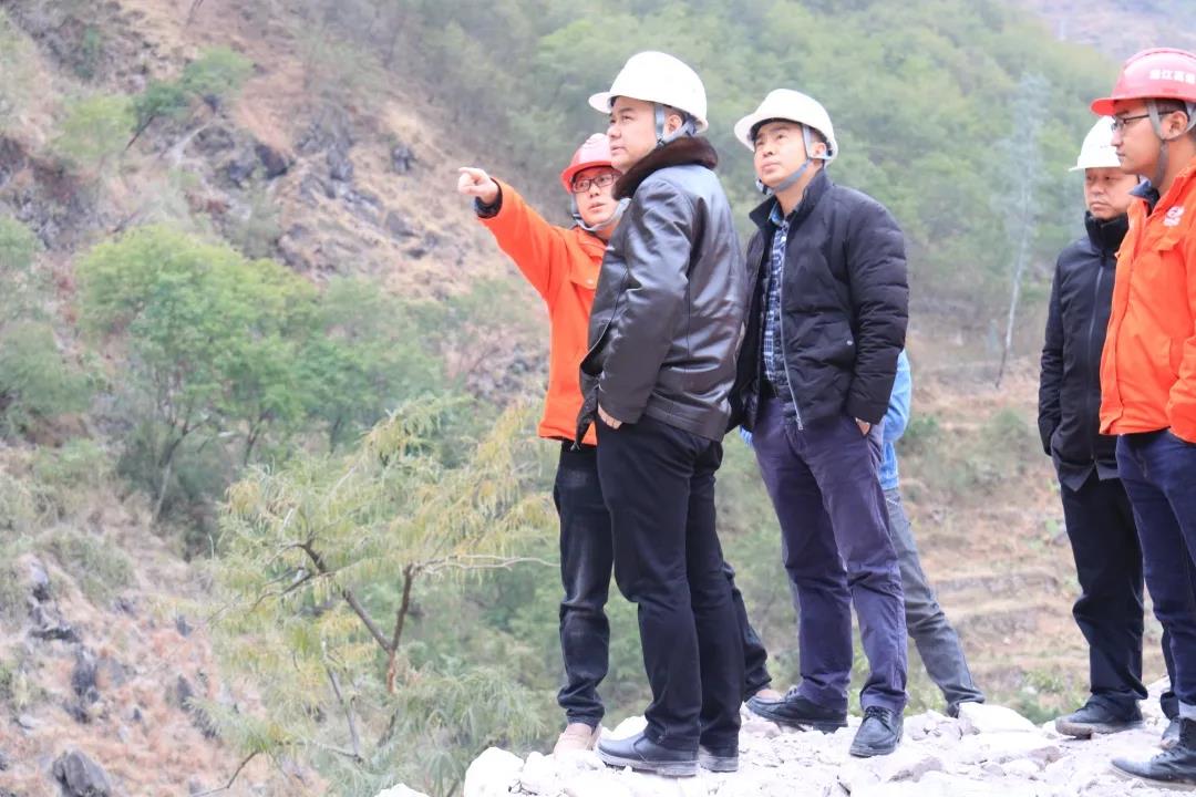 川交路橋黨委委員、董事、總工程師汪碧云赴沿江高速金寧段ZCB1-5項(xiàng)目檢查指導(dǎo)工作