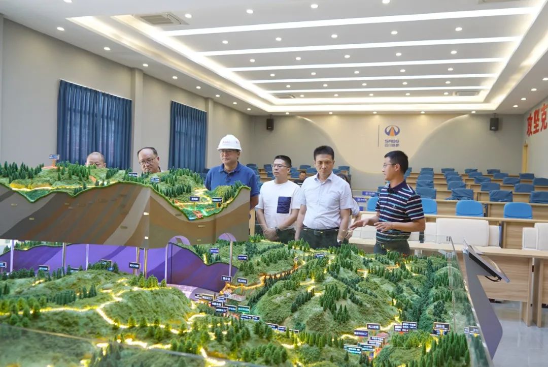 四川路橋黨委委員、紀委書記朱年紅到寧攀高速ZCB1-7/8分部檢查指導工作