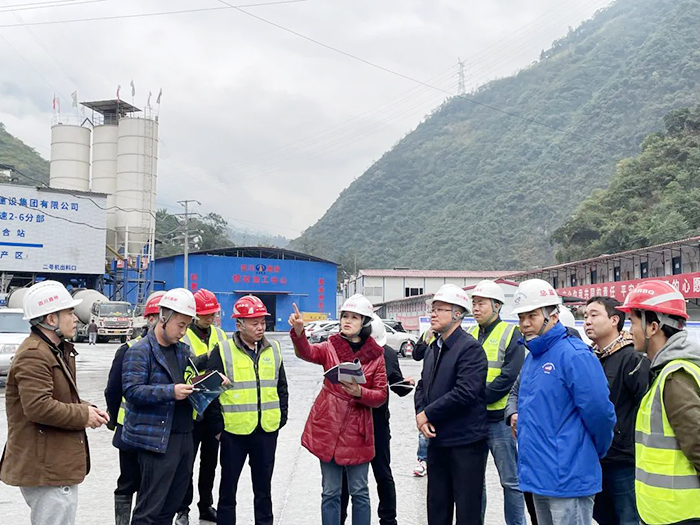 四川省交通宣傳中心主任、中國交通報駐四川記者站站長吳丹到大峽谷隧道調研