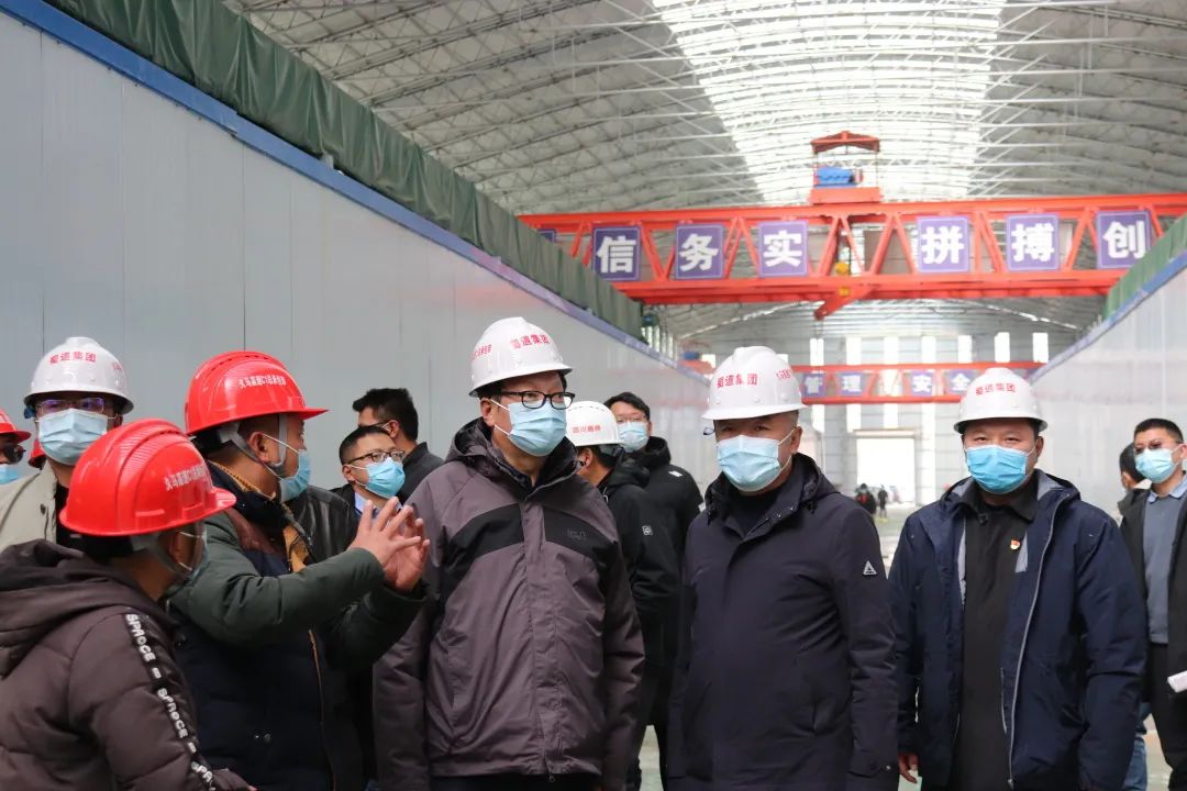 四川省阿壩州委副書記、州人民政府州長、黨組書記羅振華到久馬高速公路C1總承包項目檢查指導工作