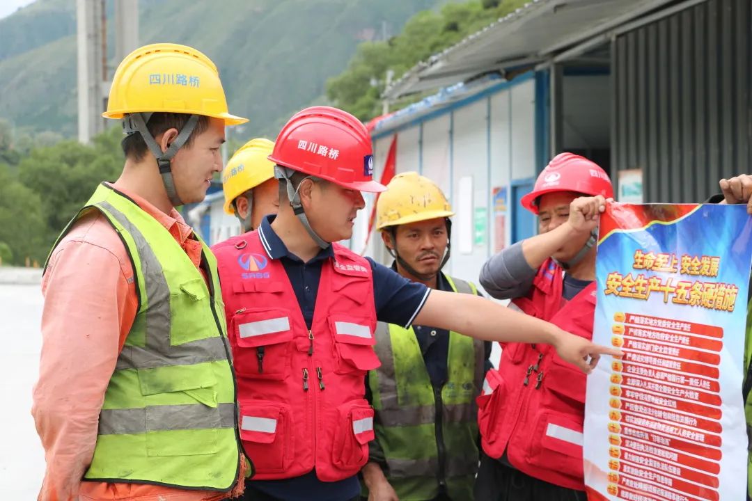 羅啟強(qiáng)，安全生產(chǎn)“護(hù)航員”