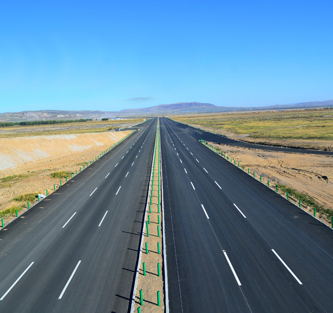 2013年-內蒙古京新路路面施工一處