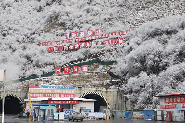 天命人奔波取經(jīng)，川隧人馴服“白馬”