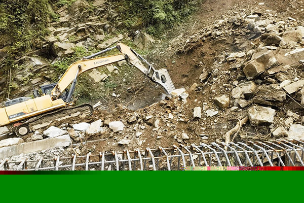 精準(zhǔn)預(yù)判與緊急避險，成功化解塌方危機(jī)