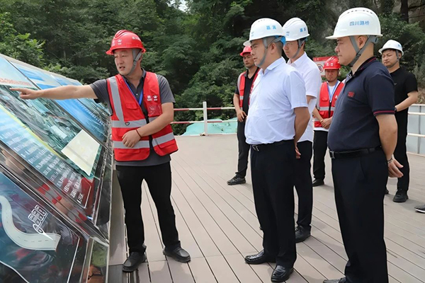 川交公司黨委書記、董事長(zhǎng)杜江林赴鎮(zhèn)廣高速B4、B5項(xiàng)目檢查指導(dǎo)工作