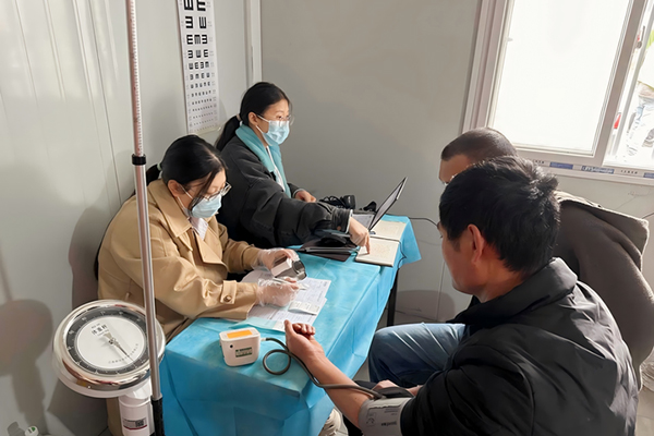 康新高速為500余名產(chǎn)業(yè)工人送上“健康大禮包”