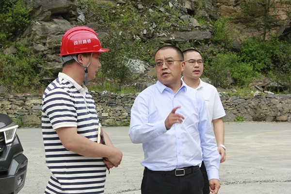 四川路橋黨委副書記、副董事長、總經(jīng)理羊勇赴川汶高速TJ7項(xiàng)目檢查指導(dǎo)工作