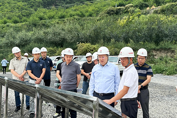 蜀道集團(tuán)黨委副書記、董事、副總經(jīng)理丁應(yīng)虎赴川汶高速TJ7項(xiàng)目檢查指導(dǎo)工作